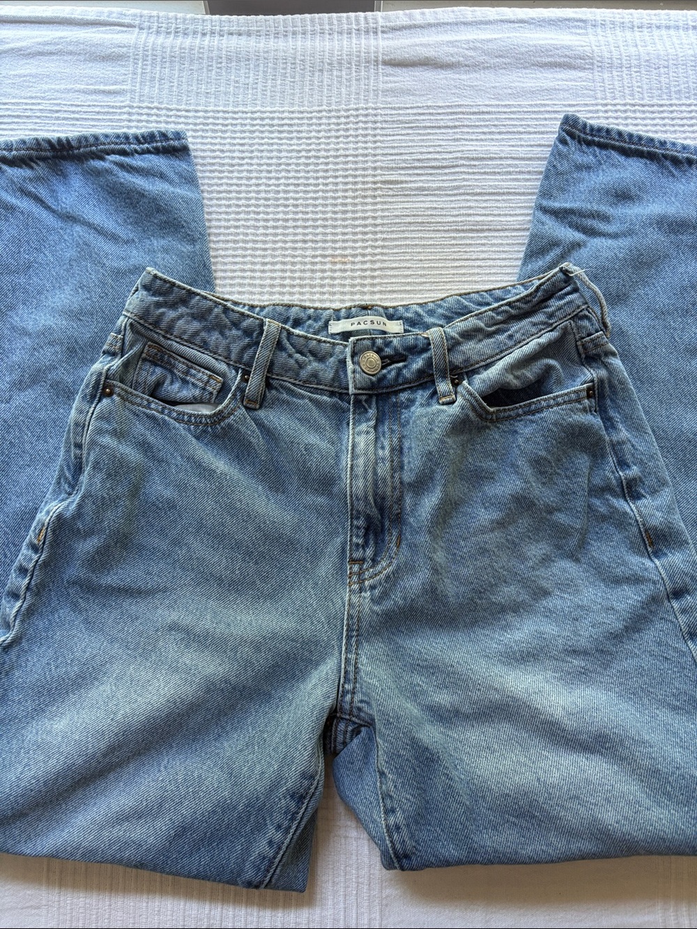 PacSun Women’s Mom Jeans Light Wash Relaxed Fit Jeans